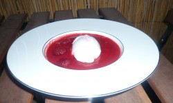 Ile flottante aux framboises